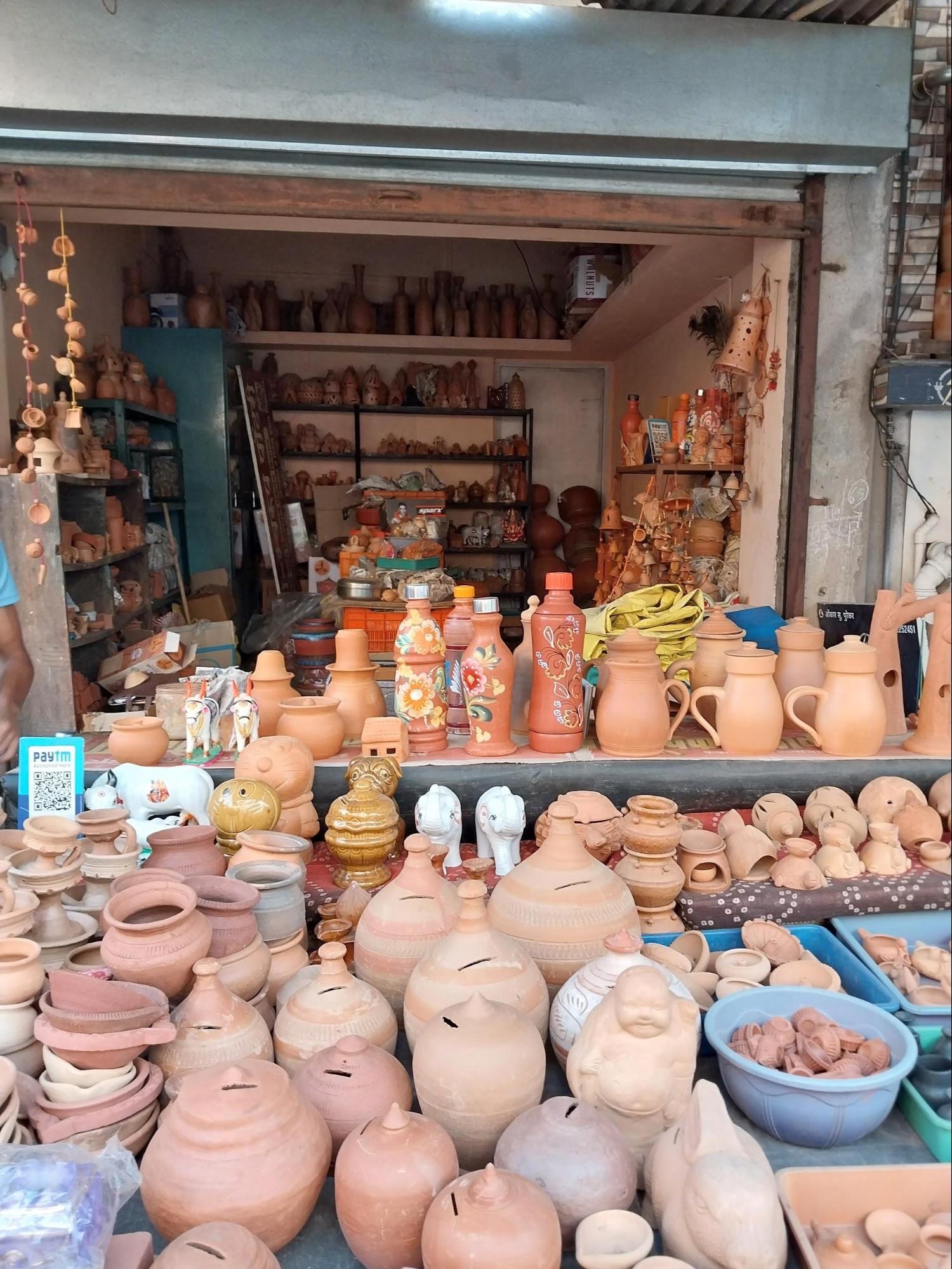A display of terracotta and earthenware items in Kumbhar Galli, a market known for traditional handmade pottery(Source: CKA Archives).