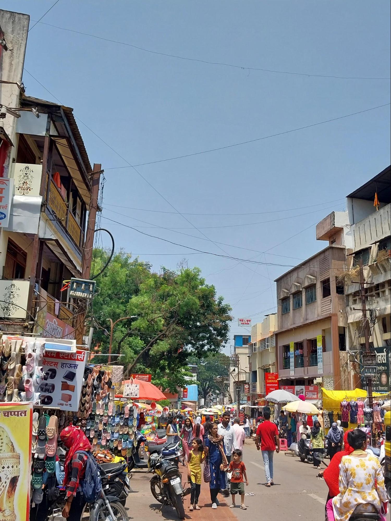 Mahadwar Road, a busy street in Kolhapur known for its shops and local businesses (Source: CKA Archives).