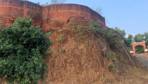 Located nearGadhinglajin present-dayKolhapur district, Samangad Fort gained early political significance during the reign ofDantidurga, founder of the Rashtrakuta dynasty. A copperplate inscription dated tocirca 753–754 CE, discovered at the site, records Dantidurga’s victories over the Chalukyas and other southern powers.