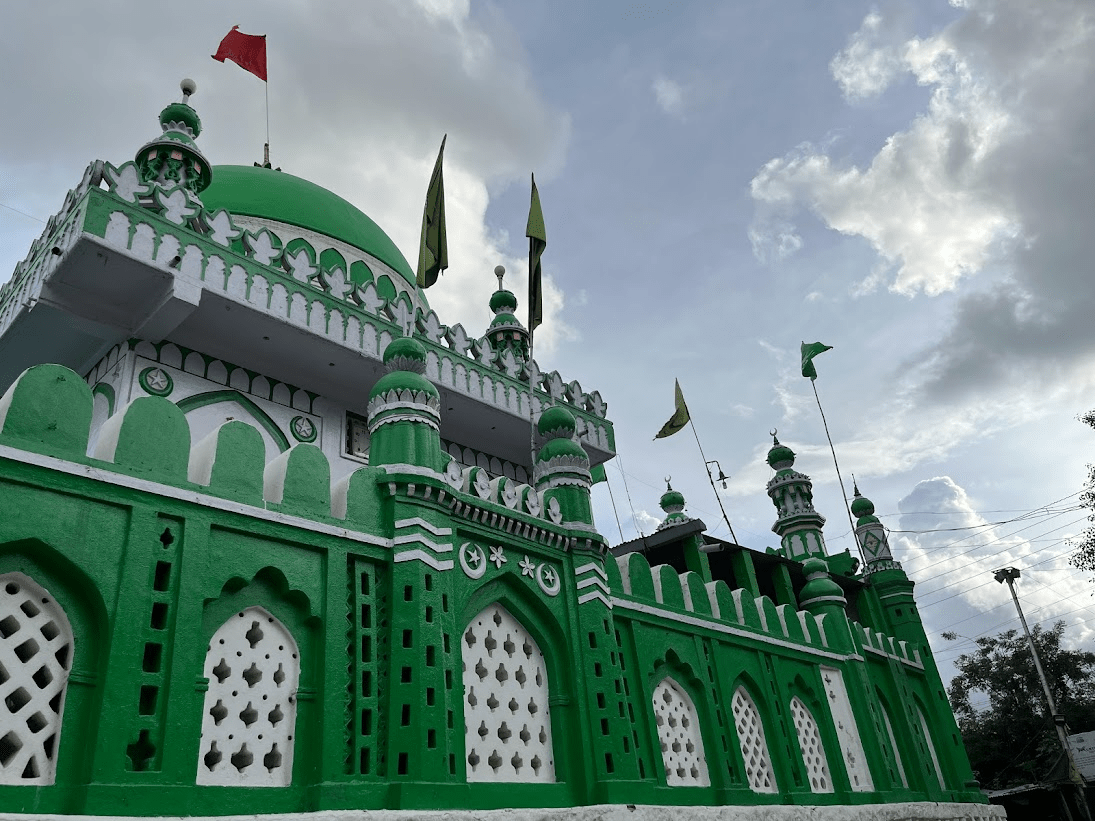 The exterior of the dargah, painted in a deep green shade commonly seen in Islamic religious architecture. (Source: CKA Archives)