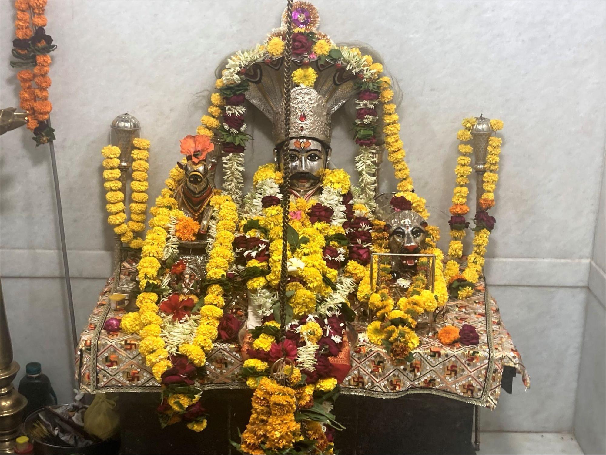 A murti of Siddheshwar Maharaj, a 12th-century sant from Solapur closely associated with the Lingayat tradition, at theSiddheshwar Ratneshwar Mandir of Latur. He is remembered for his poetry, teachings, and community work, and is widely respected across Maharashtra and Karnataka.(Source: CKA Archives)