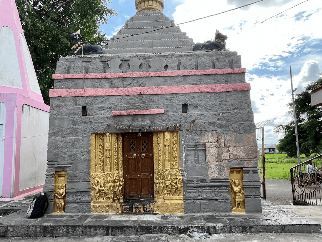 Intricate stone carvings, some highlighted in gold, seen on one of the oldest surviving shrines within the Siddheshwar Ratneshwar Mandir complex. These decorative elements reflect older regional styles and craftsmanship. (Source: CKA Archives)