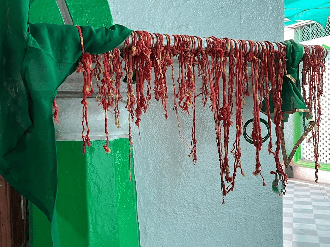 Threads tied along the wall of the dargah, each representing a personal wish (mannat) made by a visitor.This practice reflects a common custom at dargahs across South Asia. (Source: CKA Archives)