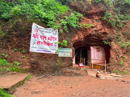 View of Hattibet Hill in Udgir, which includes a children’s park and plant nursery alongside several mandirs and caves.The site serves both religious and recreational purposes, drawing regular visitors from nearby areas. (Source: CKA Archives)