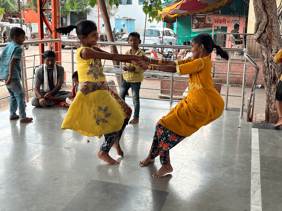 A headrush of fun: children playing fugdi in a temple in Latur (Source: CKA Archives)