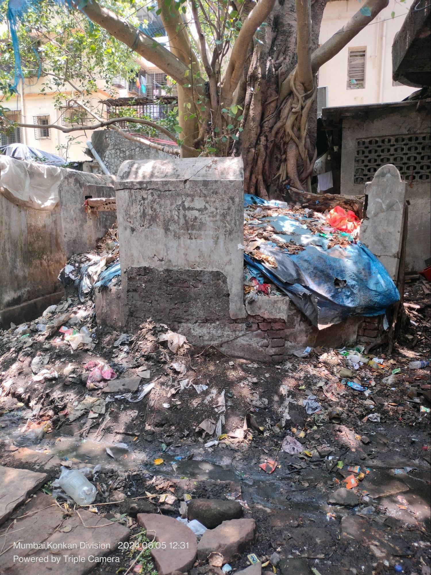 A traditional well (bawda) located in the exterior space of the house, once used for household water supply. (Source: CKA Archives)