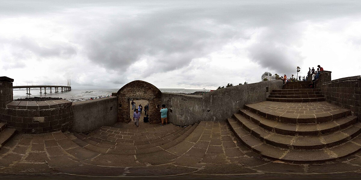 Castella de Aguada showcases Indo-Portuguese architecture suited to its coastal location.[5]