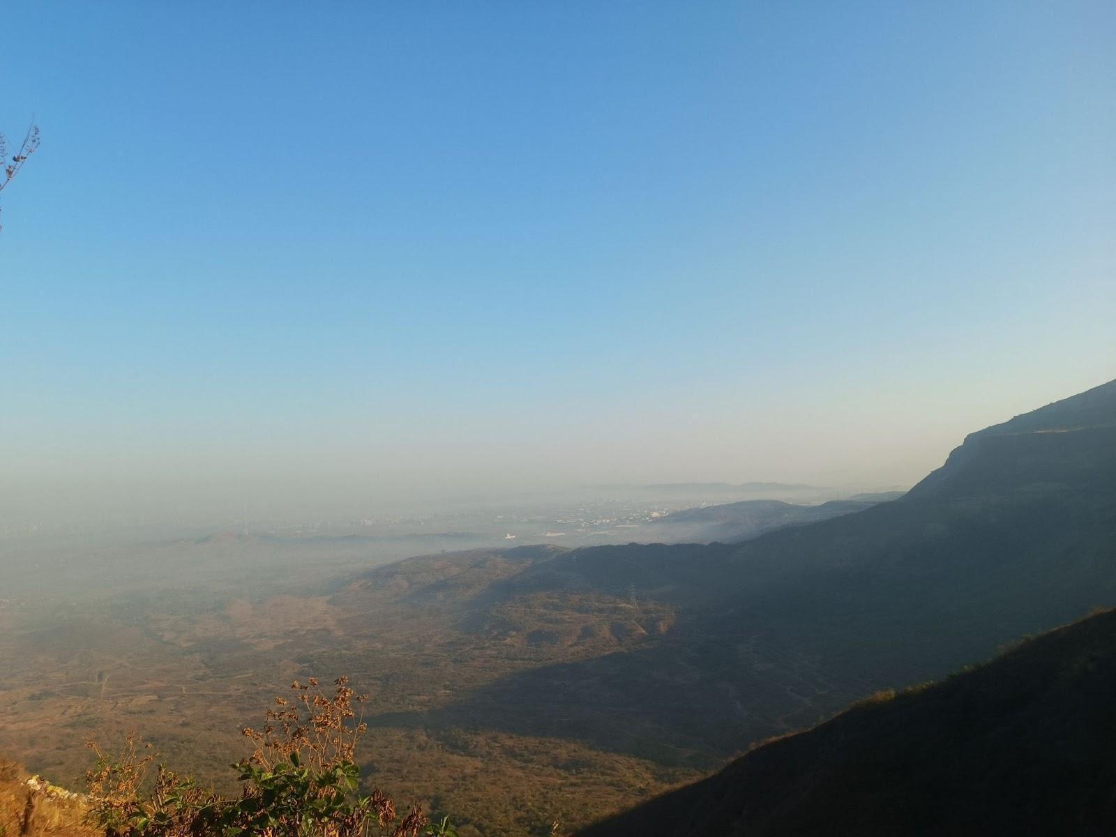 Elevated view from the Mulund hilltops, overlooking surrounding settlements and forested ridges that form part of the park’s eastern terrain. (Source: Vignesh Jaiswal)