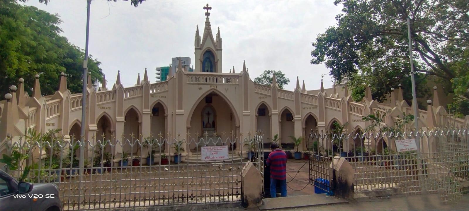 Entrance to the Oratory of Our Lady of Fatima, located on the slope opposite Mount Mary Basilica, Bandra, Mumbai. (Source: CKA Archives)