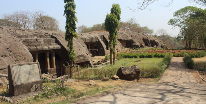 The main entrance path to the Mahakali Caves complex, Andheri, Mumbai Suburban. The site is protected by the Archaeological Survey of India (ASI) and remains accessible to the public despite its urban surroundings.