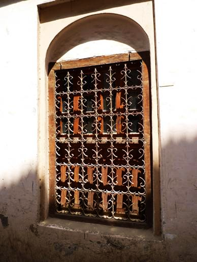 Recessed box window in Khotachiwadi with an arched top, wooden framework, and beautifully carved latticework grills.[21]