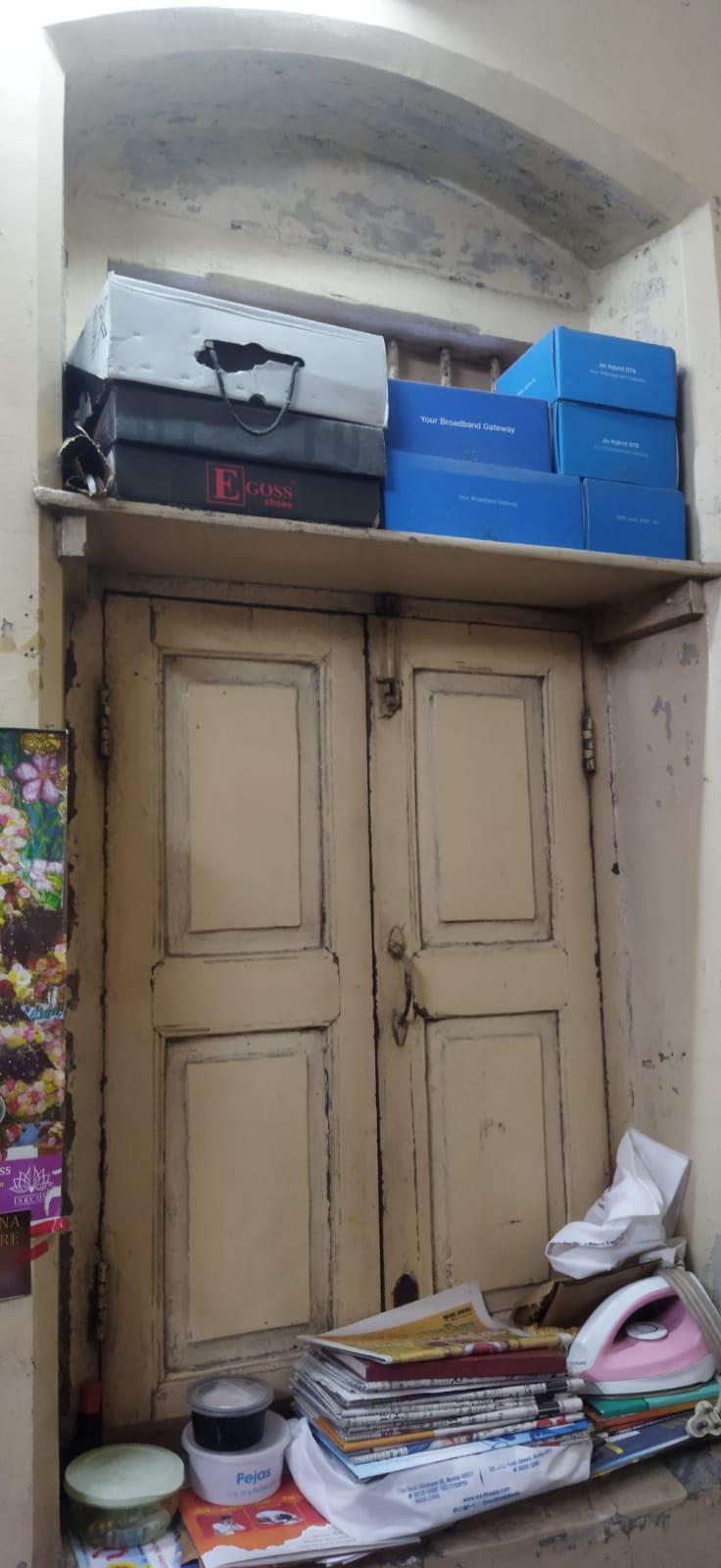 Recessed wooden windows with double shutters and clerestory panels above, designed for ventilation and light. Source: CKA Archives