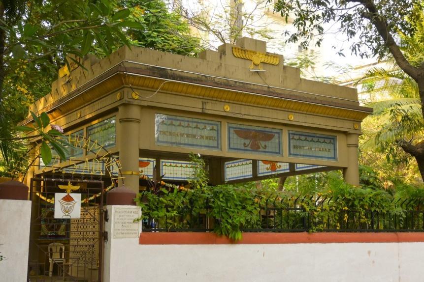 A view of the Bikha Behram Well in Fort, Mumbai City from the entrance[7]