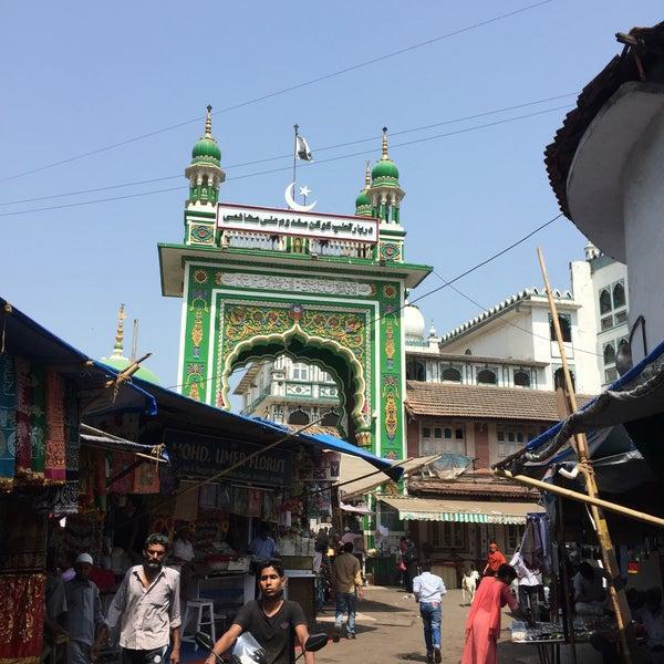 The entrance to Mahim Dargah, Mahim West, Mumbai City[21]