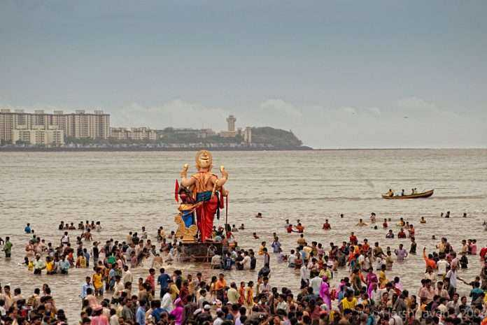 Ganpati Visarjan at Girgaon chowpatty[1]