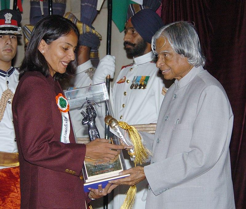 The President Dr. A.P.J. Abdul Kalam presenting the Arjuna Award 2005 to Ms. Aparna Popat for Badminton in New Delhi on August 29, 2006[6]