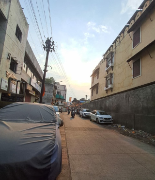 The terrace parapet of Pardhi Wada, showcasing fortress-like chaarya and jangyaa, reminiscent of Maharashtra’s historic forts. (Source: CKA Archives)