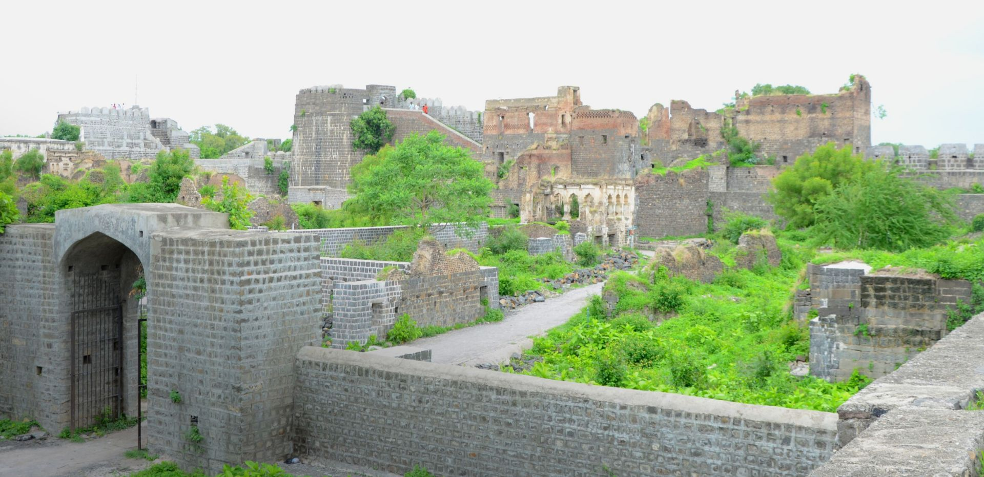 View of Kandhar Fort in Nanded district, featuring Indo-Islamic architecture with multiple bastions and layered fortifications.[3]