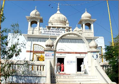 Gurudwara Shri Maltekri Sahib in Nanded district marks the site where Guru Nanak, during his journey to Sangla-Deep (modern-day Sri Lanka), is believed to have engaged in spiritual dialogue with Lakkad Shah, a local faqir.