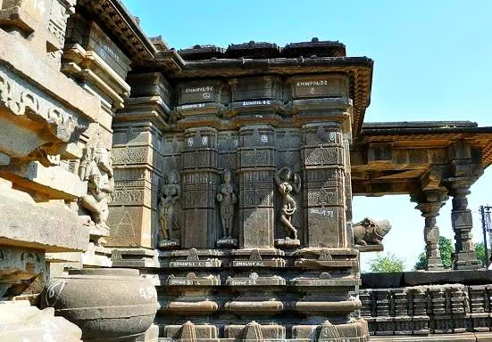 Siddheshwar Mandir in Hottal village, Nanded district is a 12th-century Shiva mandir built in Hemadpanthi style during the Chalukya period.