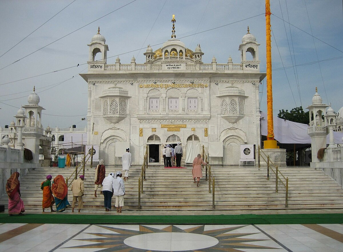 Takhat Sachkhand Sri Hazur Sahib located along the Godavari River in Nanded is one of the five takhts of Sikhism and the site of Guru Gobind Singh’s cremation.