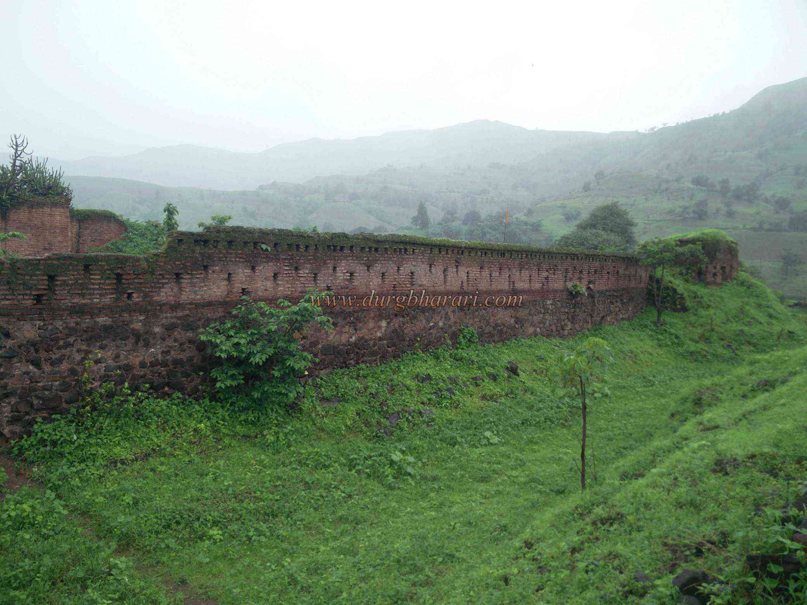 A view of Akrani Mahal, an ancient fort located in the Satpura mountains of Nandurbar, believed to have been established by Akkarani after the Battle of Haldighati.