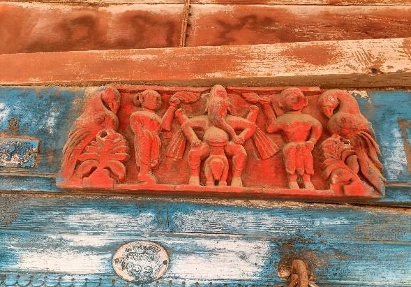 Carved plate of Ganpati with birds and leaves. (Source: CKA Archives)