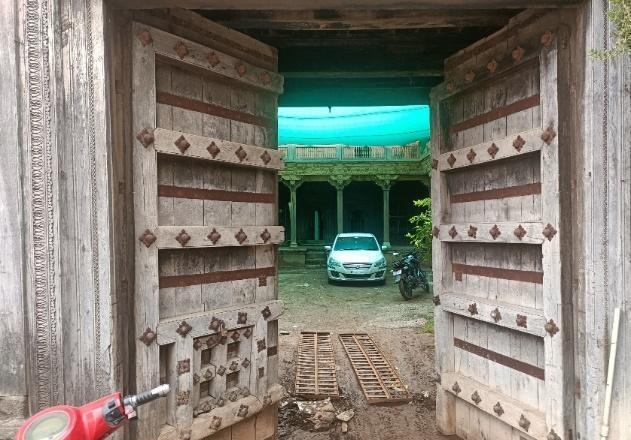 View through the main entrance doors, revealing the inner courtyard. Other than this, one might see the fine and unique elements on the entrance door which has protective iron bars and a smaller opening on the left side for everyday use. (Source: CKA Archives)