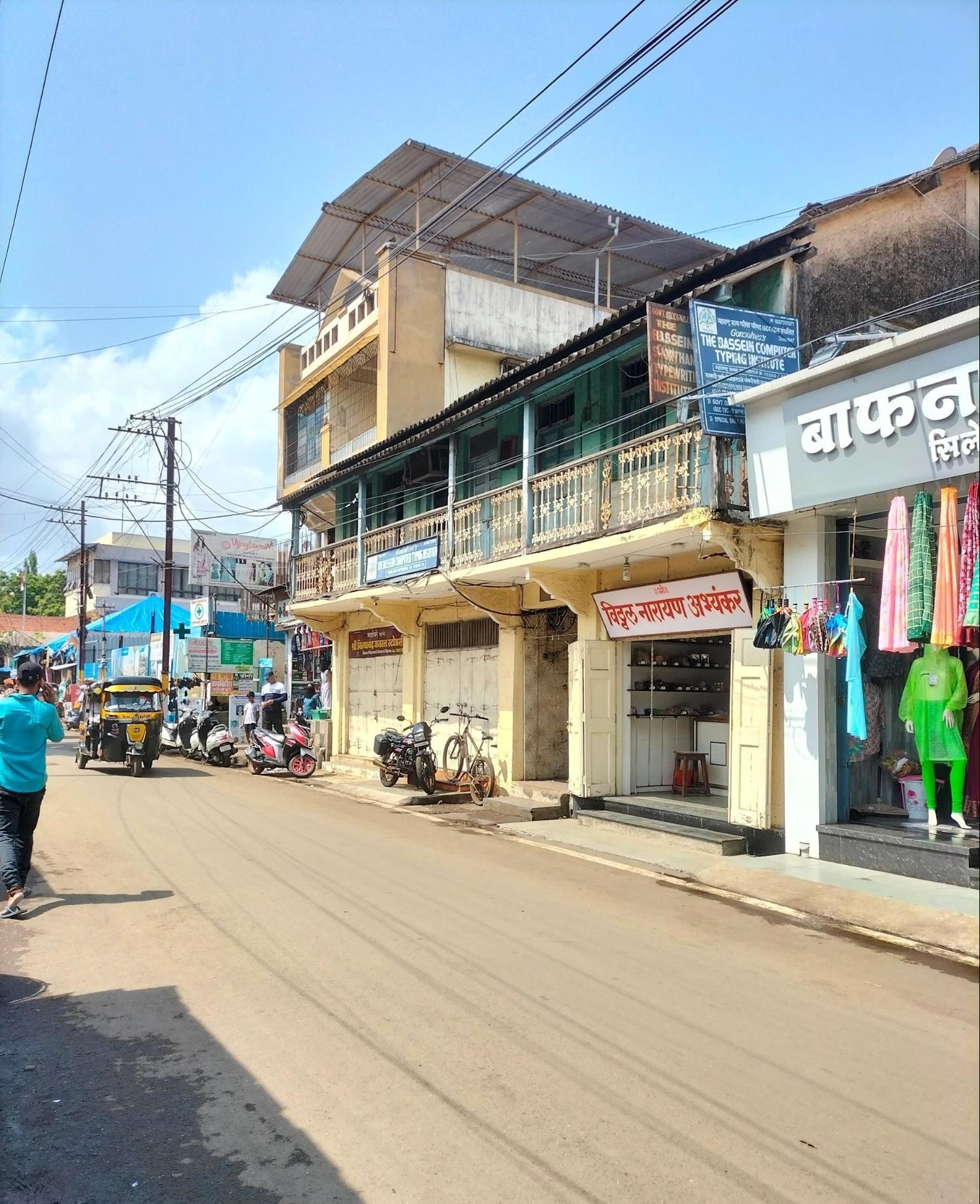 Street view of Dattatreya Niwas on Killa Road. Shops occupy the ground floor, with residences above. (Source: CKA Archives)
