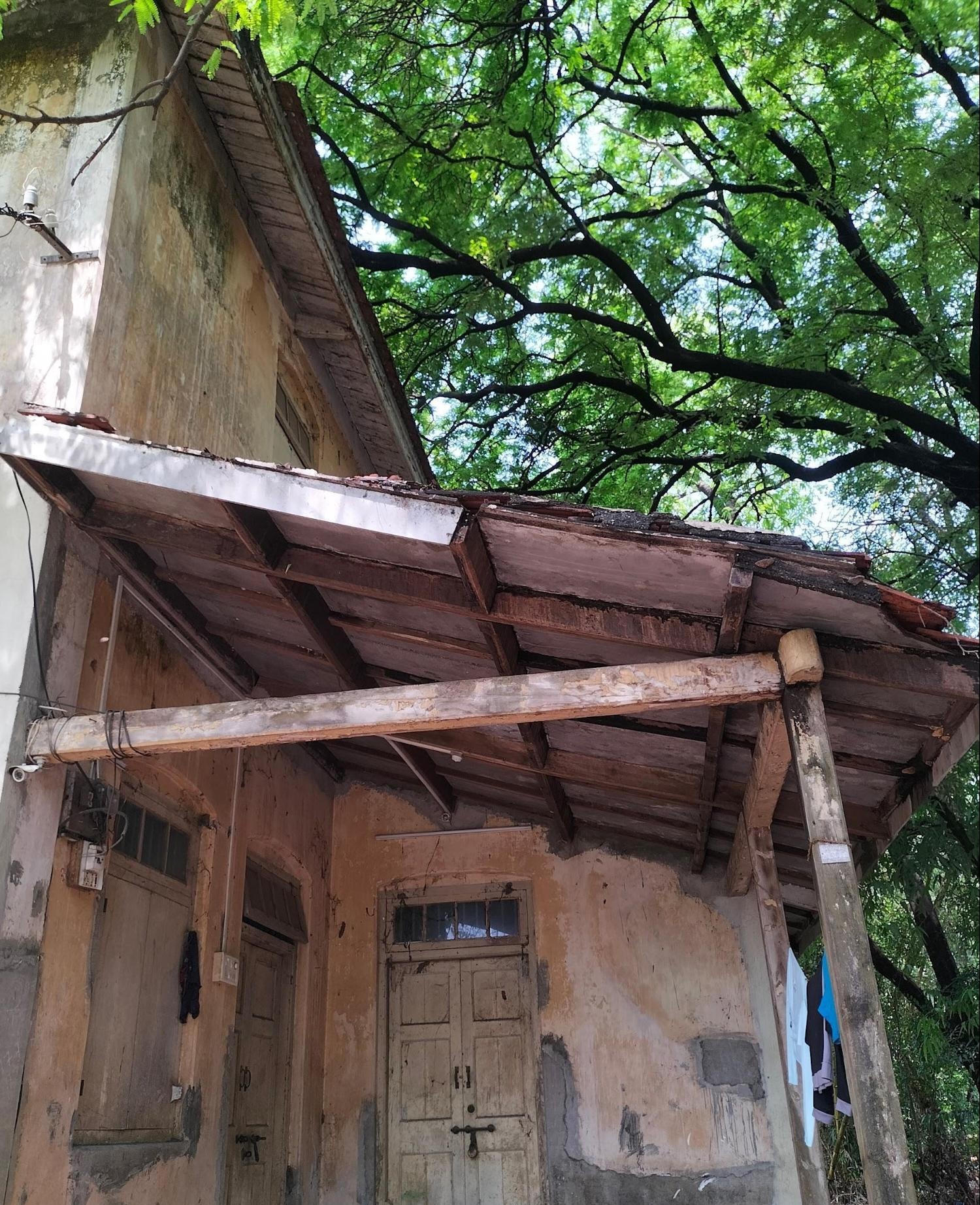 The original roof structure,which was built using wood. (Source: CKA Archives)