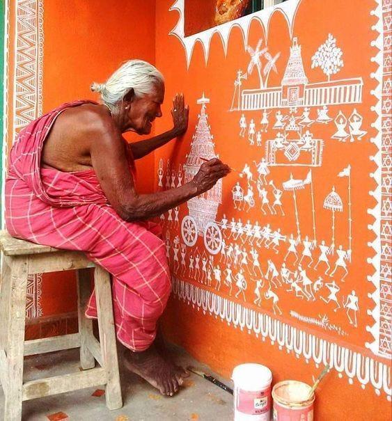 An older member of the Warli community painting traditional Warli patterns.[1]