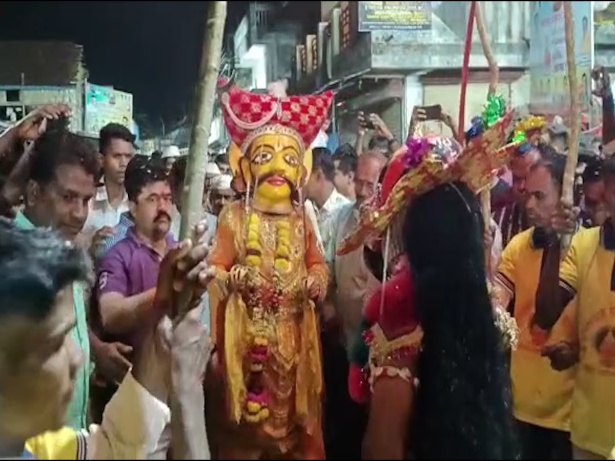 A masked performer during the Bohada festival. (Source: CKA Archives)