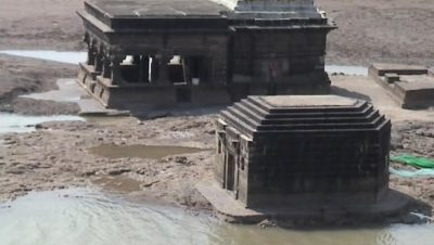 Mudgaleshwar Mandir along the Godavari River, built in Hemadpanthi style and often surrounded by river waters during monsoon.[2]
