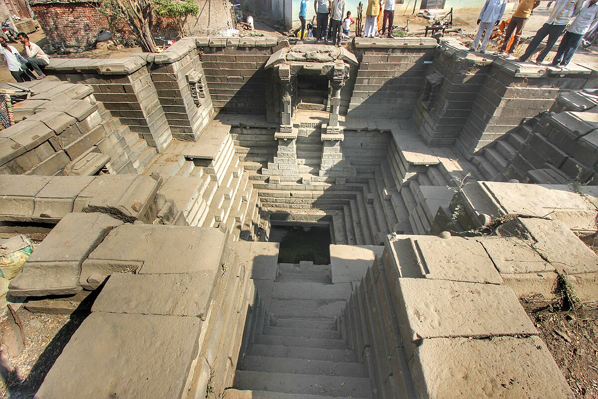 A view of Arvi Stepwell in Parbhani, constructed in Hemadpanthi style during the Yadava period, featuring stone masonry characteristic of 12th–13th century architecture.