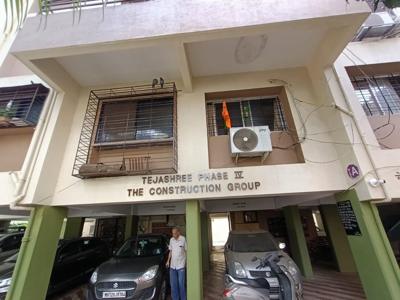 Recessed windows with outer metal grills and sliding glass panels. (Source: CKA Archives)