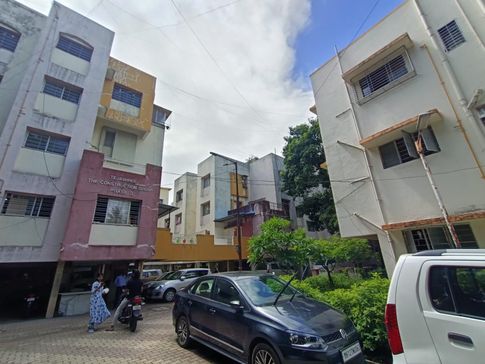 Windows with a “chajja” for shade, to prevent rain from entering and reduce sky glare. (Source: CKA Archives)