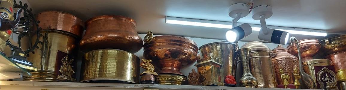 Assortment of brass items made by Twashta Kasar artisans, ranging from plain functional vessels to intricately designed ceremonial pieces. (Source: CKA Archives)