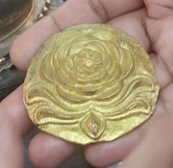 Engraved stamp block used in the traditional nakshikam process, where designs are transferred onto metal surfaces before detailed carving begins. It serves as an essential tool in the transmission of pattern and form. (Source: CKA Archives)