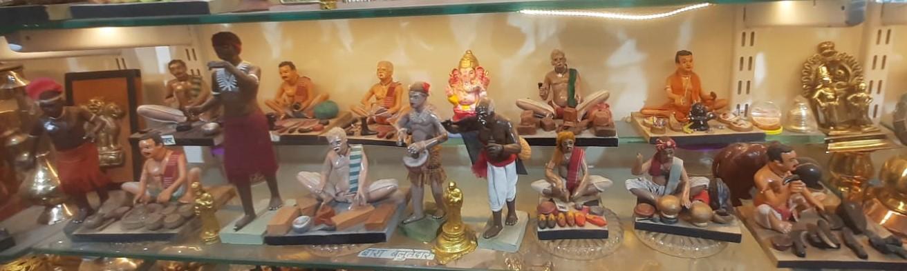 Miniature figurines representing the twelve hereditary occupations under the Bara Balutedar system, illustrating the historical division of labour in traditional Maharashtrian society at the exhibit. (Source: CKA Archives)