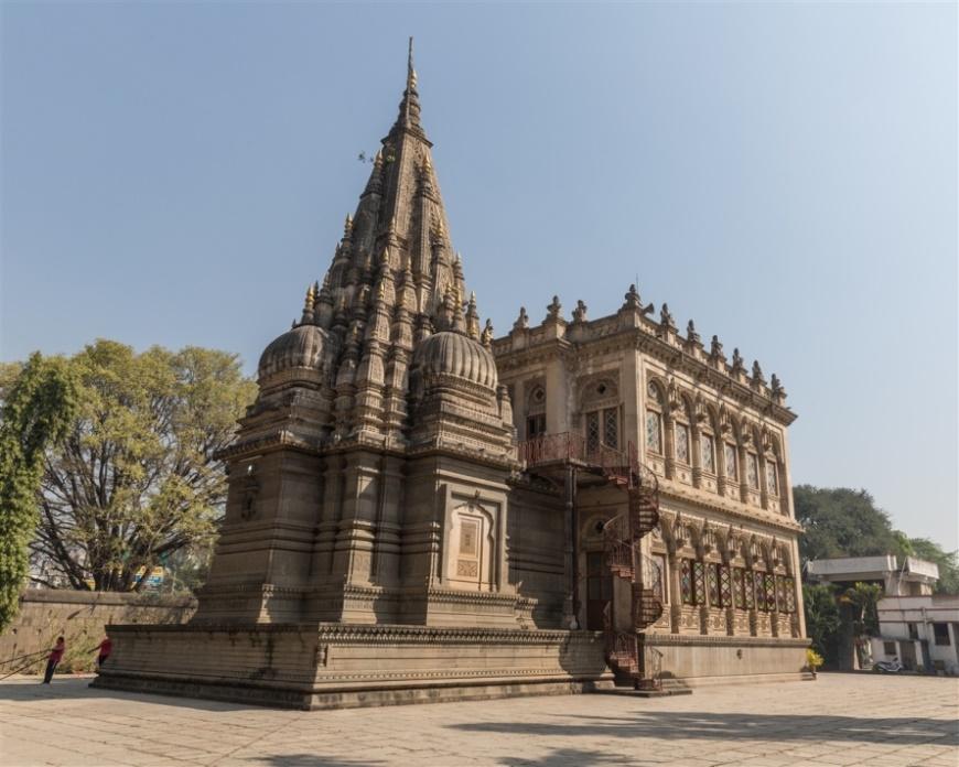 A rear view of the Shiv Mandir, which was built by Mahadji Shinde before his death.[68]