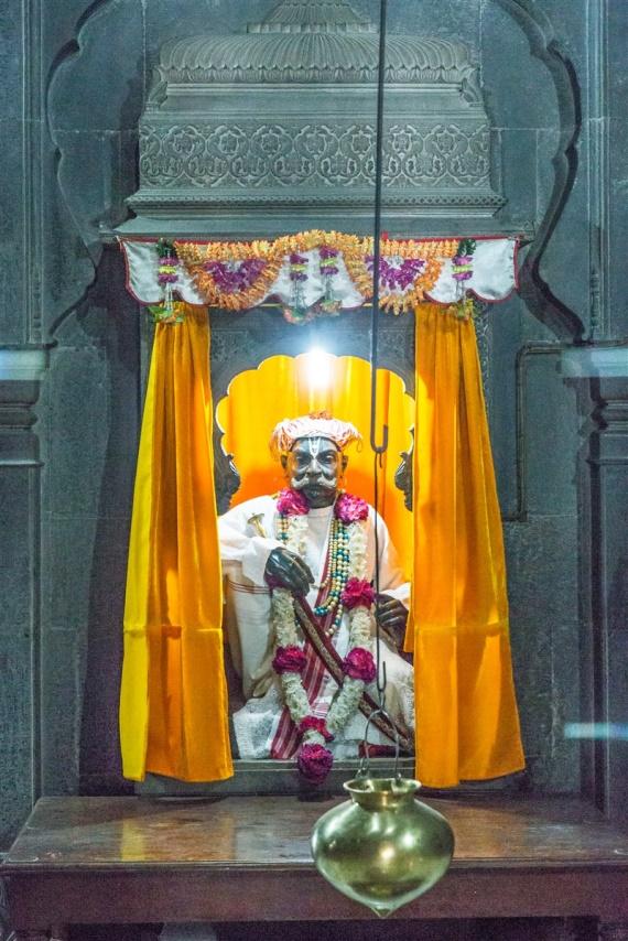 A seated statue of Mahadji Shinde in the Chhatri.[70]