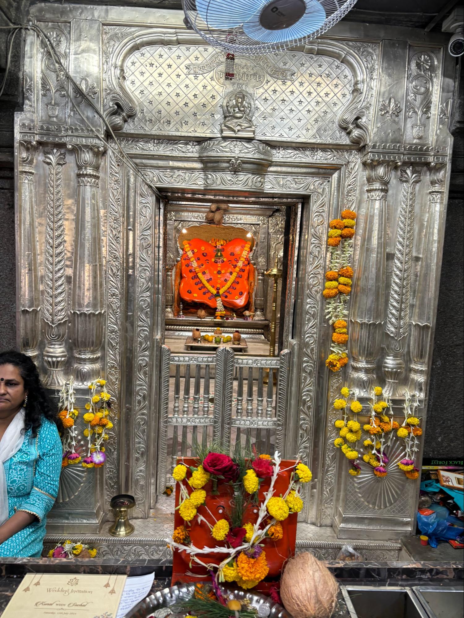Bhagwan Ganpati enshrined in the garbhagriha, worshipped as the city’s gramdevta and the Manacha Pahila Ganpati. (Source: CKA Archives)