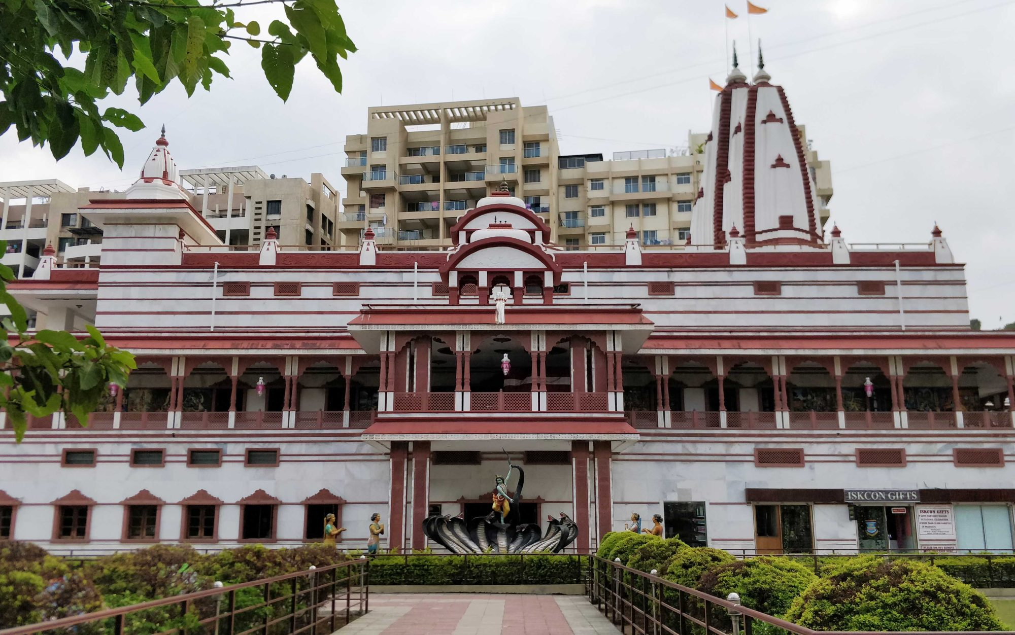 Exterior view of the ISKCON NVCC Mandir in Kondhwa, Pune.[23]