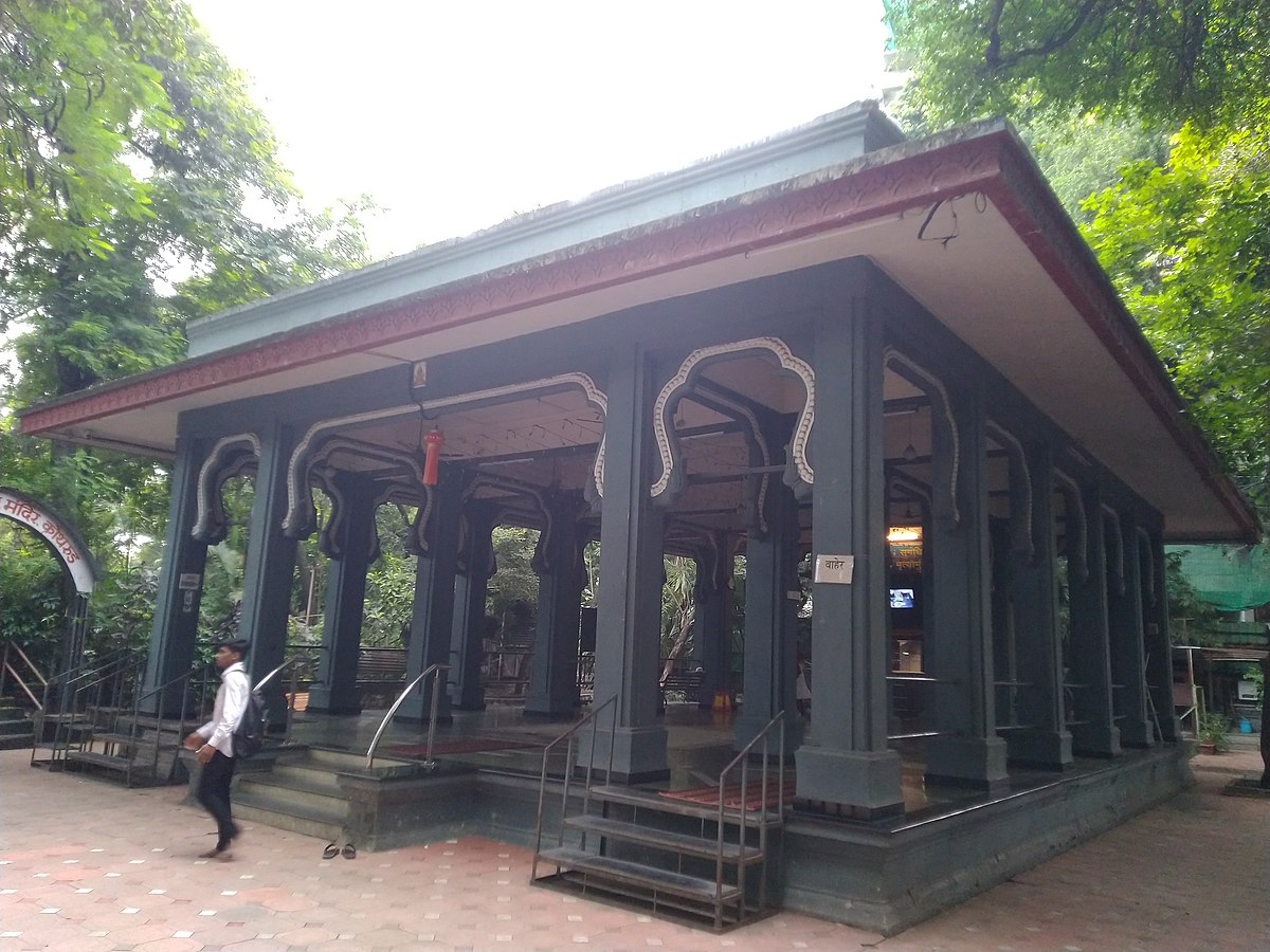Front view of the Mruntyunjayeshwar Mandir, Karve Road, Pune.[83]