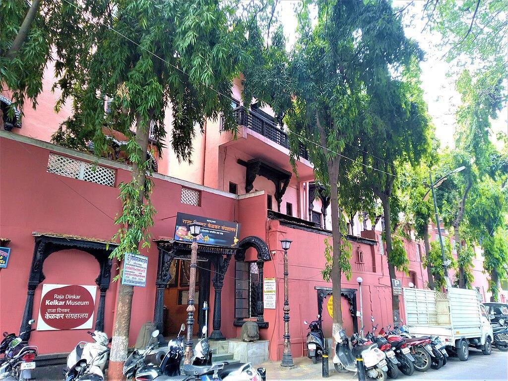 The exterior of Raja Dinkar Kelkar Museum, Shukrawar Peth, Pune.[57]