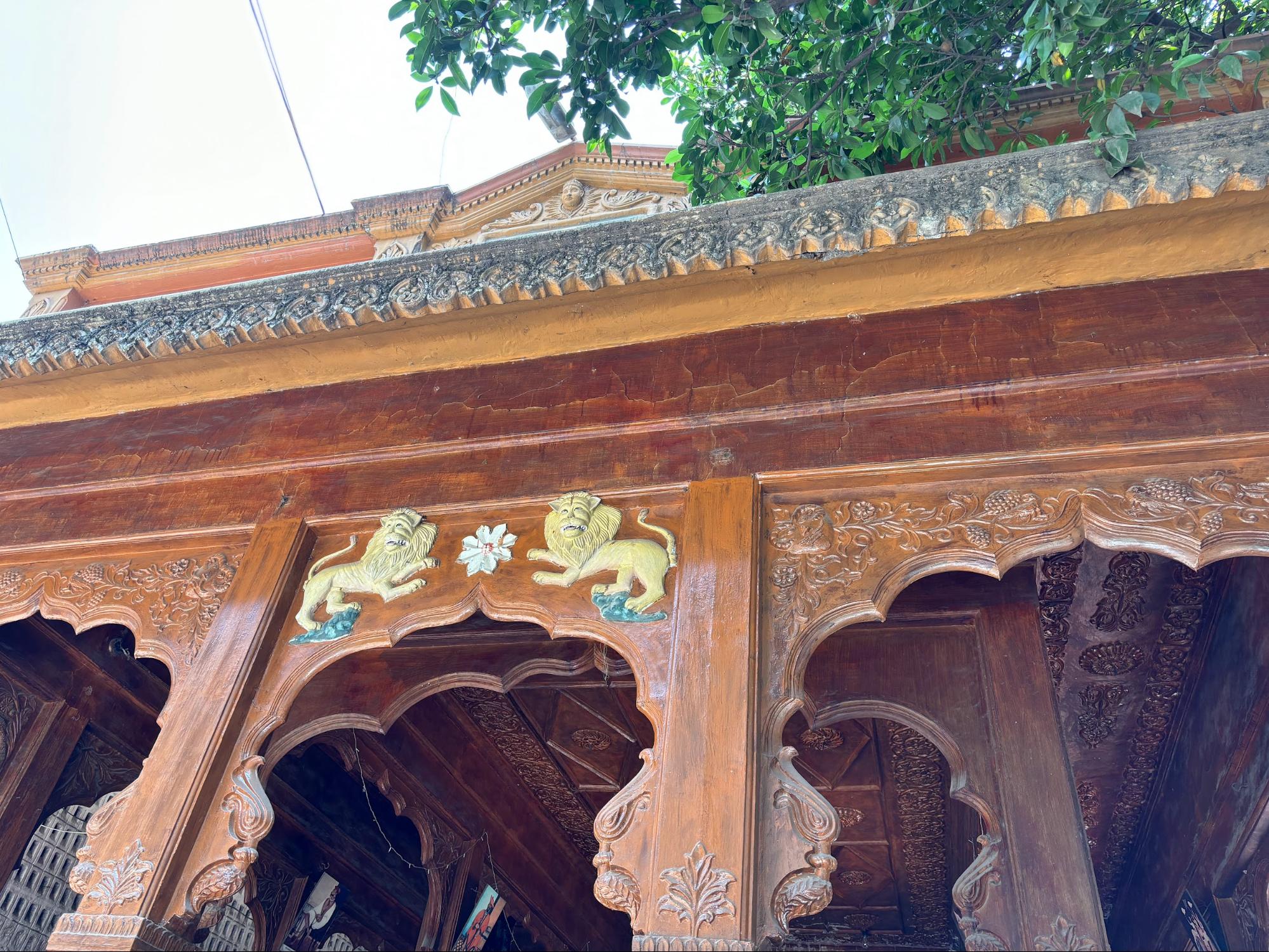 The wooden architecture of the Laxmi Narasimha Mandir. The entrance of the Mandir is adorned with a lion, which was the official emblem of the ruling house of Shitoles. (Source: CKA Archives)
