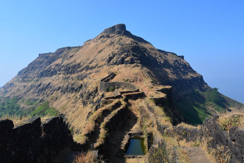 Torna Fort atRajgadtaluka, Pune offers a view of in-built lakes and guard walls within its ruins.[99]