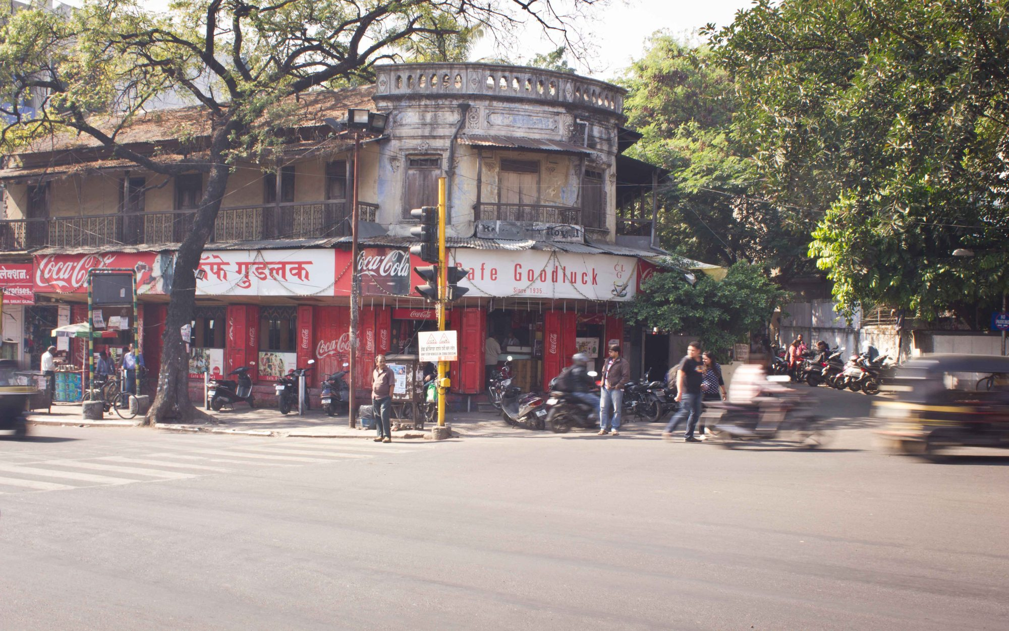 Goodluck Café on Fergusson College Road, a popular Irani eatery and landmark spot for shoppers and food lovers in Pune. (Source: CKA Archives)