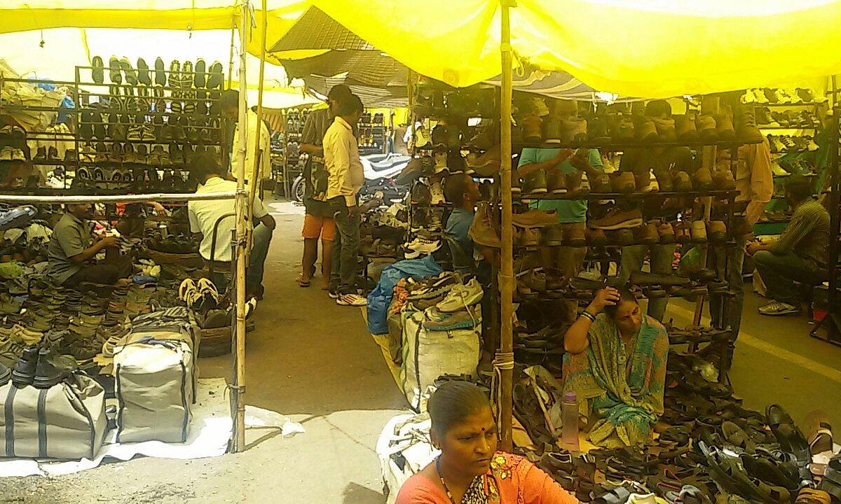 Temporary stalls at Juna Bazaar, Pune’s 250-year-old market known for antiques, vintage items, and second-hand goods.[1]