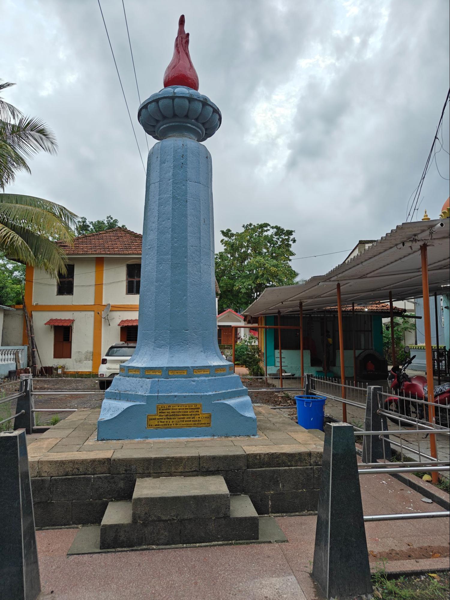 Smruti Stambh rebuilt in 1939, commemorating the Satyagrahis of Chirner. (Source: CKA Archives)